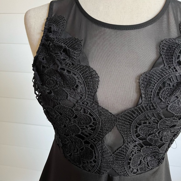 Black Aline Mesh Inset Dress Size Medium NWT - Picture 2 of 15